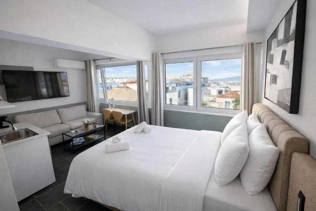 Junior Suite with City View, view 2