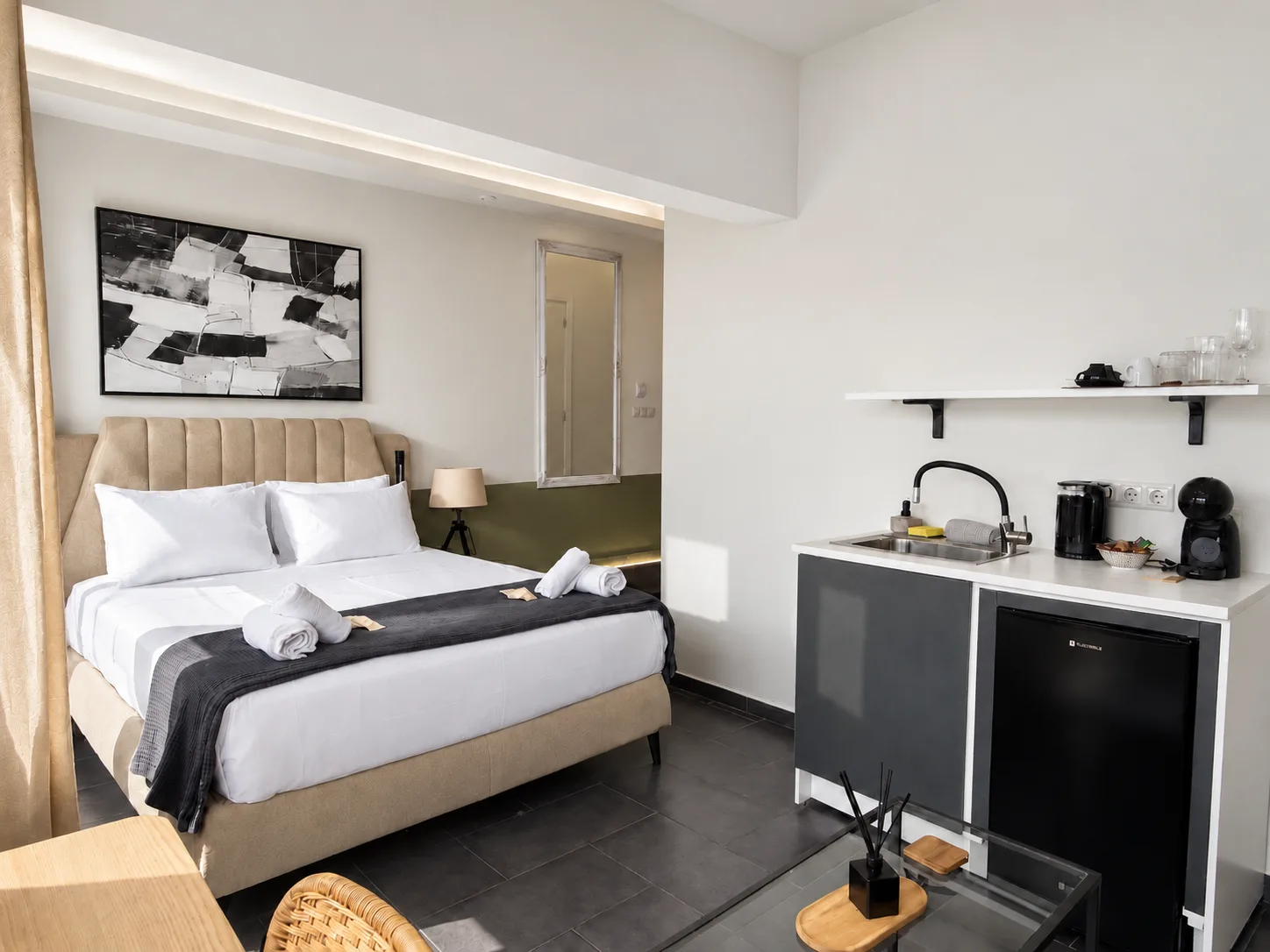 Standard Suite, view 2