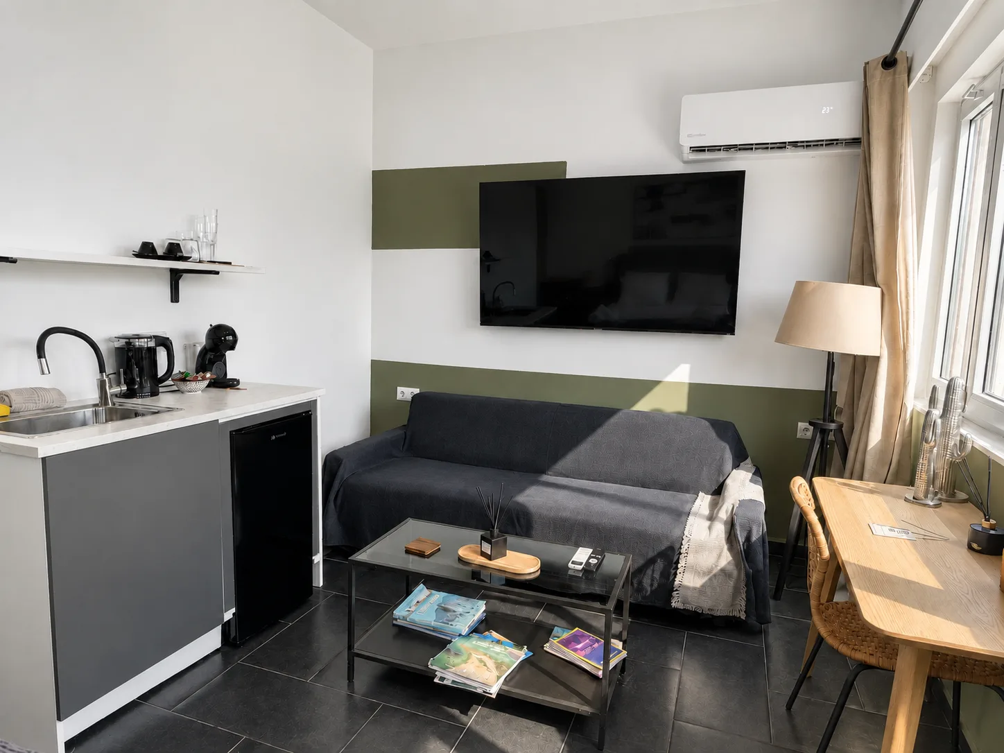 Standard Suite, view 3